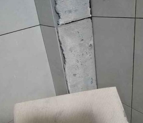 通榆瓷砖空鼓维修公司分享下厨房瓷砖脱落的补救措施。